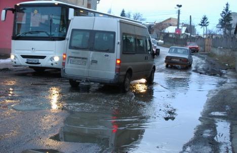 Ocoliţi! Strada Velenţa se închide joi dimineaţă pentru lucrări de asfaltare 